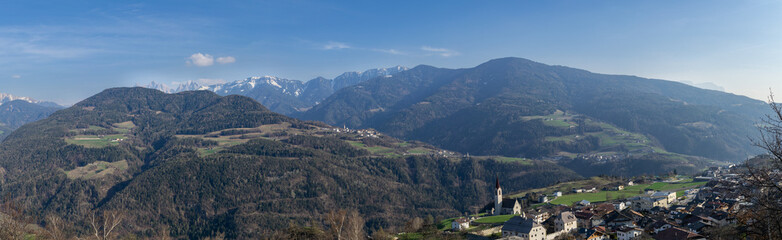 Fototapeta na wymiar Na viagens pela Itália, uma visão das Dolomitas