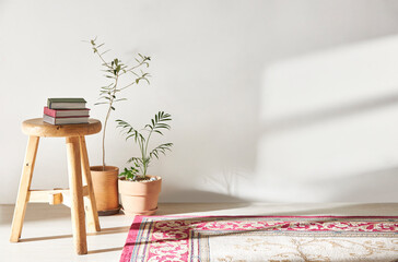 This room has a calm atmosphere with natural light. There are clay pots, glass bottles, coffee and various objects on the table.