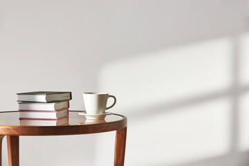 This room has a calm atmosphere with natural light. There are clay pots, glass bottles, coffee and various objects on the table.