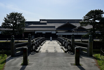 お堀と北惣門橋