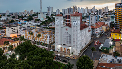 Fotografia aérea de área urbana de Cuiabá, capital do Mato Grosso - obrazy, fototapety, plakaty