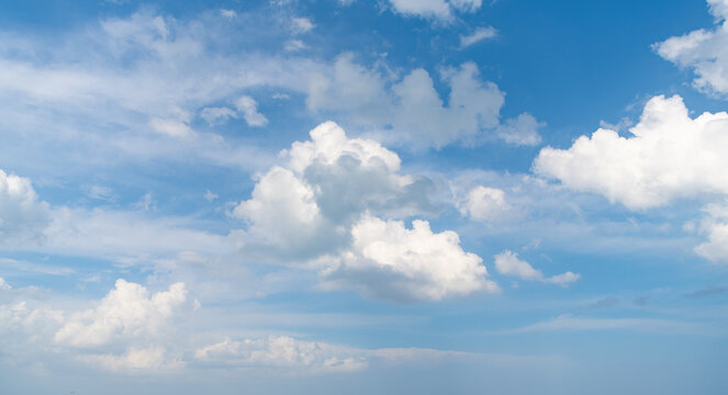 cloudscape of fluffy cloud in sky background. cloudscape of cloud in sky backdrop.