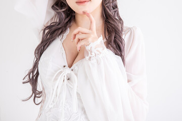 白いドレスを着た女性　Glamour