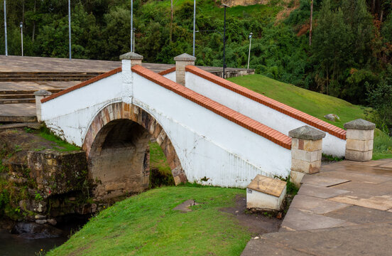 Puente de Boyac&aacute; (in English: The Bridge of Boyaca) is a small bridge located at the Bogota Tunja highway in a valley crossing Teatinos river.