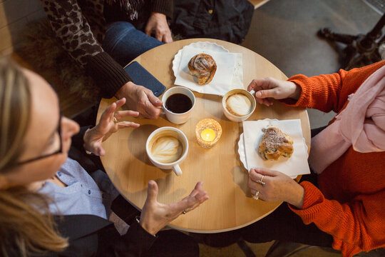 Friends eating breakfast in cafe