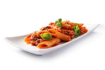 Piatto di deliziosa pasta con ragu di salsiccia, cibo italianao