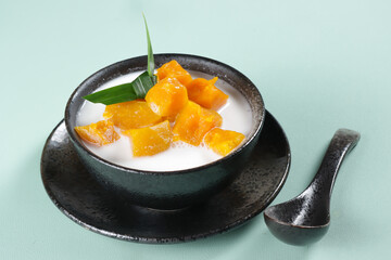 Thai Dessert, Pumpkin in Coconut Milk or Gang Buad Faktong.