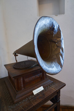 Antique gramophone on a table