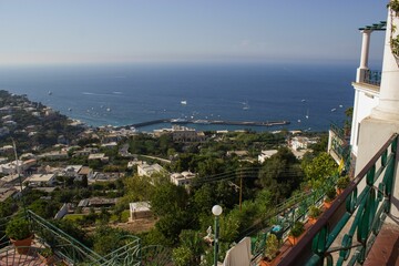 Obraz premium Beautiful shot of the streets of Capri Island and the sea in Italy