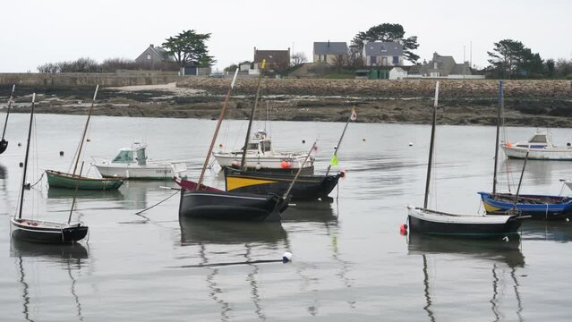 A general view of the Barfleur harbor at mid-thigh in winter. Normandy, France.