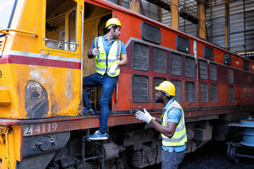 Obraz na płótnie Canvas Railroad train maintenance engineer look around discussion with team how to start maintenance work