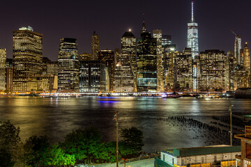 Naklejka premium city skyline at night