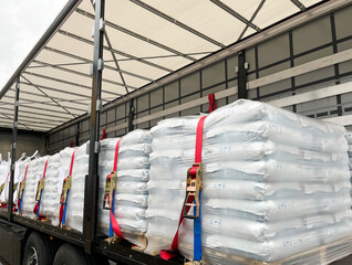 Loading, transportation and unloading of bulk materials in bags of 25 kilograms in a semi-trailer....