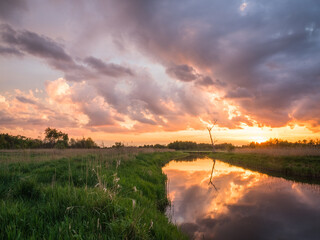 Piękny zachód słońca nad rzeką, Polska , Południowe Podlasie © eagle130870