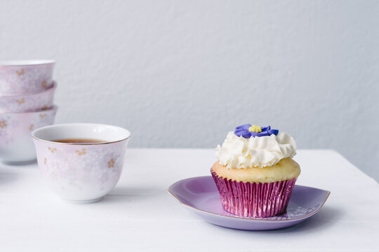 cupcake in purple theme