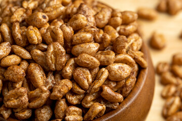 Obraz premium Grain wheat covered with a thin layer of chocolate