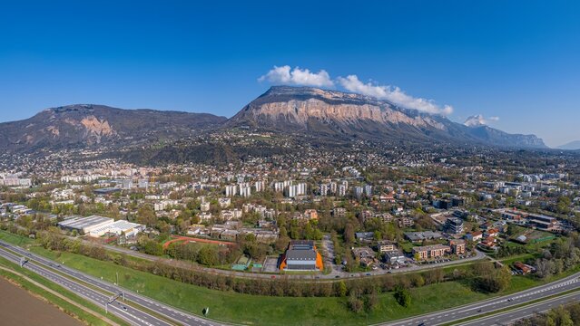 Meylan vue de drone, Is&egrave;re, Auvergne-Rh&ocirc;ne-Alpes, France