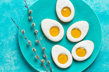 Easter linzer egg cookies with lemon jam filling - 589560150