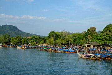 Obraz premium View of the harbor at beach of Koh Phi Phi Don.