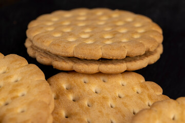 crispy cookies with chocolate filling between cookies