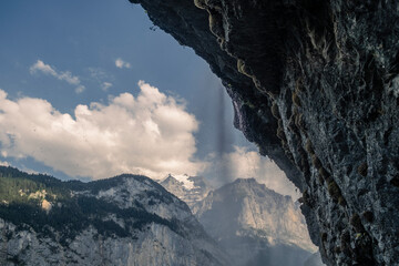 Fototapeta na wymiar Cascada de agua Lauterbrunnen, Suiza