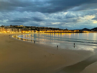 La Concha is the quintessential Donostia (San Sebastián) jewel. Located in front of Santa Clara Island, La Concha has been selected as the number one beach in Europe.