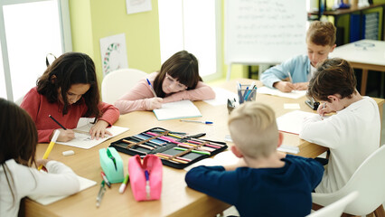 Obraz premium Group of kids students sitting on table studying at classroom
