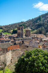 Blesle classé comme l'un des plus beaux villages de France. La Tour de Massadou et le clocher de...