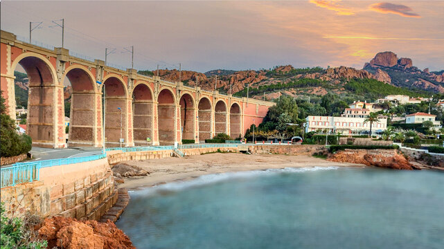 Viaduc d'Antheor sur la corniche d'or dans le massid de l'Esterel sur la C&ocirc;te d'Azur pr&egrave;s de Saint Rapha&euml;l