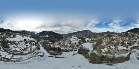 vue aérienne panoramique des alentours avec la montagne de la commune de Saint Jean de Sixte en...
