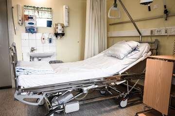 Hospital bed ready for the next patient.