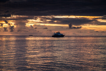 Fototapeta premium amazing sunset over the sea on a tropical island