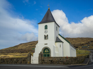 Ei&eth;i church