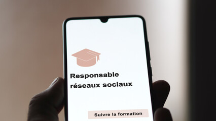 Social media manager program. A student enrolls in courses to study, to learn a new skill and pass certification. Text in French