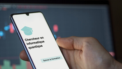 A student enrolls in courses to study, to learn a new skill and pass certification. Text in French: Quantum computing researcher ; Enroll.