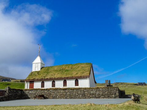 Sk&aacute;lav&iacute;k turf roofed church