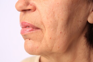 Obraz premium Closeup view of older woman on white background