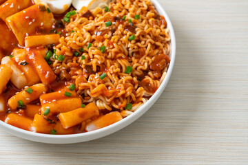 Korean instant noodles with Korean rice cake and fish cake and boiled egg