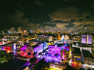 Obraz premium Ocean Drive in South Beach Miami Florida by drone at Night 4k