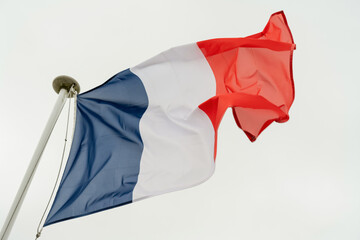 Drapeau français bleu, blanc, rouge flottant au vent