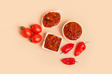 Composition with bowls of salsa sauce, bell peppers and tomatoes on color background - obrazy, fototapety, plakaty