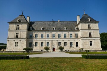Fototapeta na wymiar La façade sud du château d’Ancy le Franc