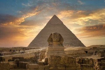Foto op Canvas The Great Sphinx of Giza and the Pyramid of Khafreat sunset, Egypt. © Patryk Kosmider