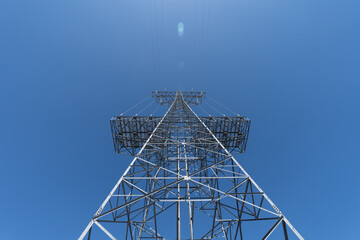 青空の中の鉄塔