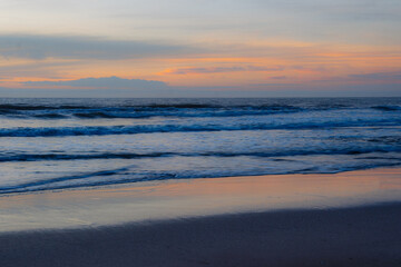 Fototapeta na wymiar Beach in front of a sunset