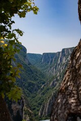 Fototapeta premium Vertical shot of a landscape with mountains in the Great Canyon