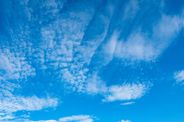 青空と雲の模様の素材