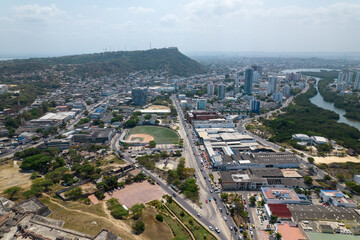 Paisaje urbano de la ciudad de Cartagena (Colombia), incluyendo sus playas, fuertes, murallas, centro histórico, mar.
