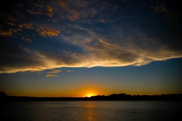 Fototapeta na wymiar Beautiful shot of a sunset sky over the lake