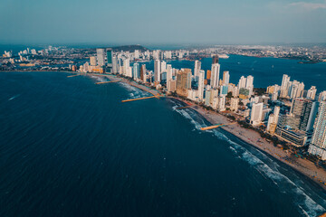 Paisaje urbano de la ciudad de Cartagena (Colombia), incluyendo sus playas, fuertes, murallas,...